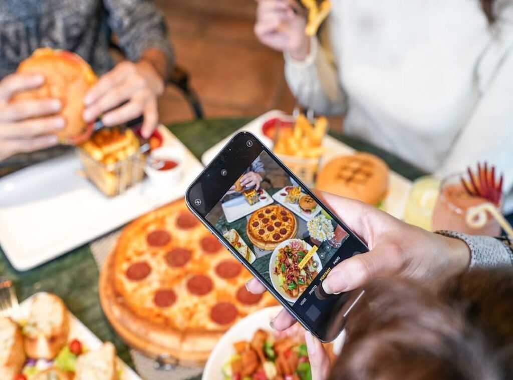 social media dining